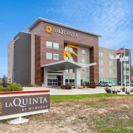 La Quinta Inn & Suites By Wyndham Shorewood Eksteriør billede