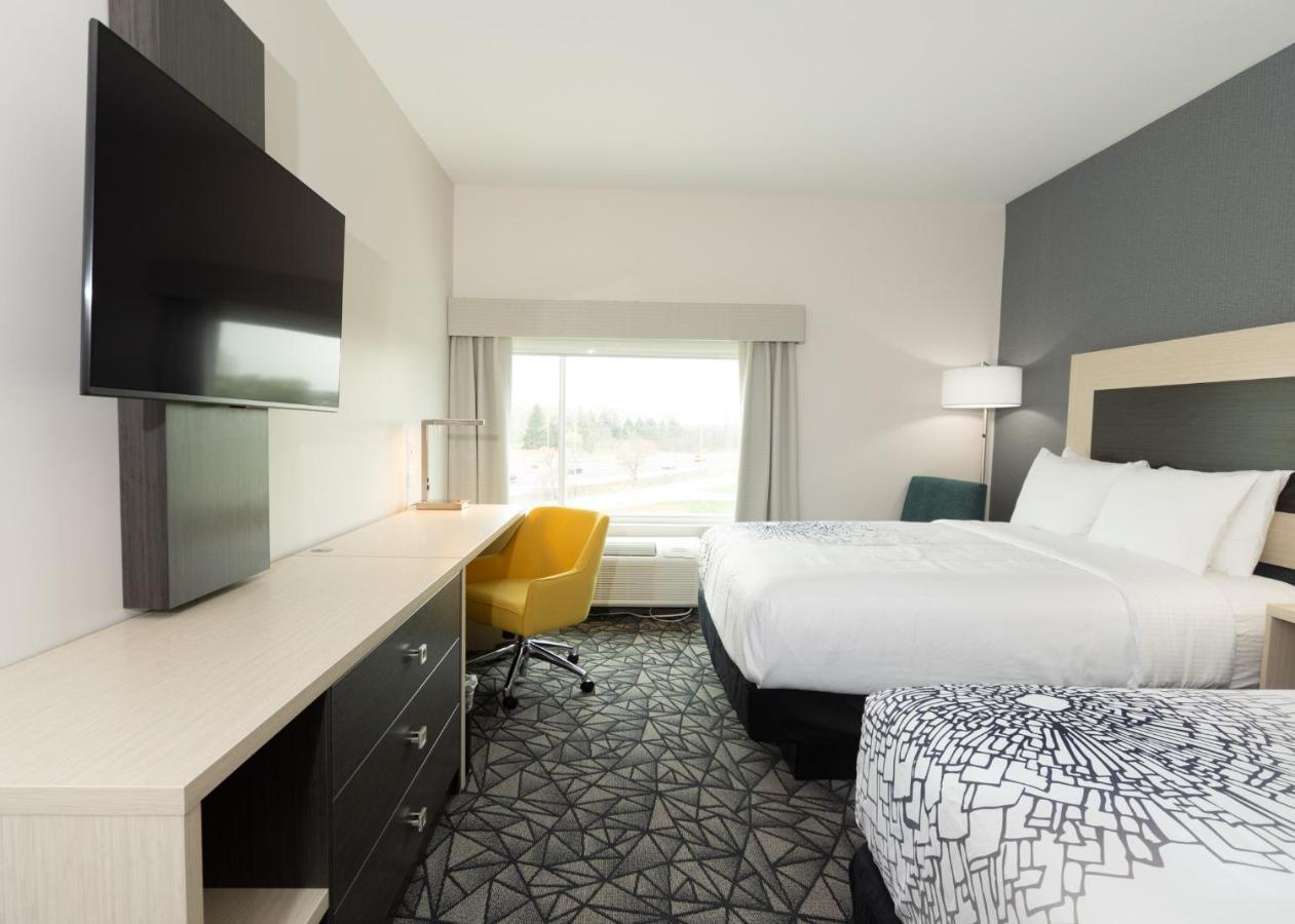 La Quinta Inn & Suites By Wyndham Shorewood Eksteriør billede