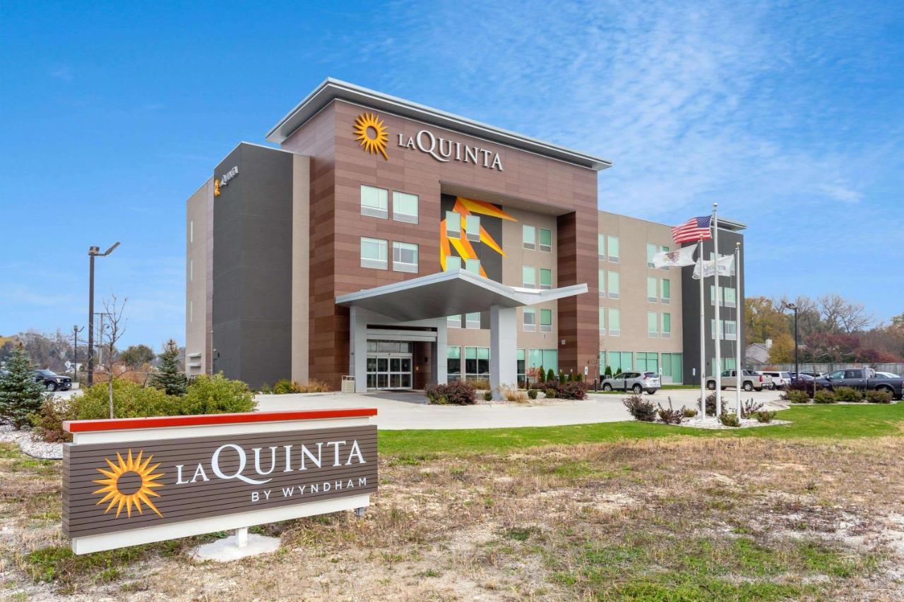 La Quinta Inn & Suites By Wyndham Shorewood Eksteriør billede