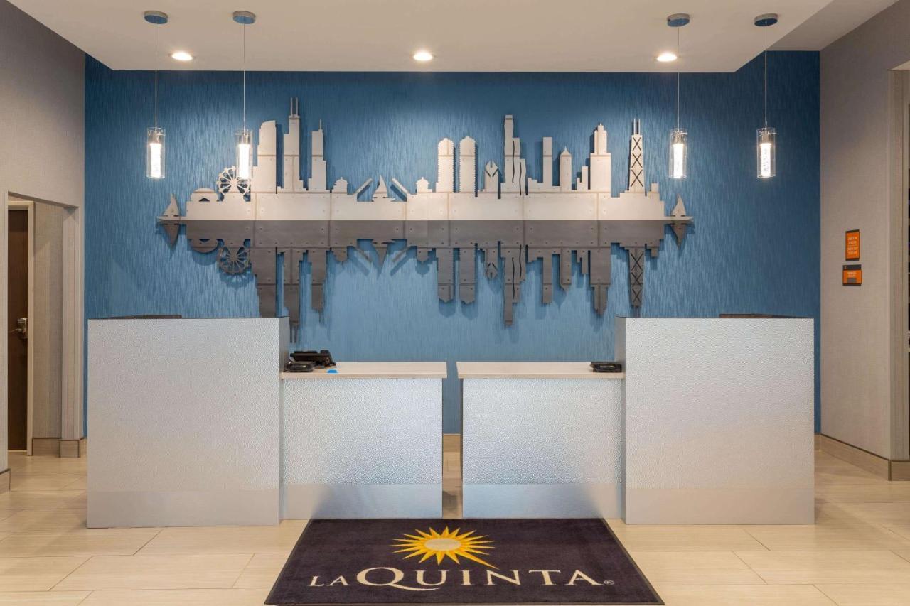 La Quinta Inn & Suites By Wyndham Shorewood Eksteriør billede