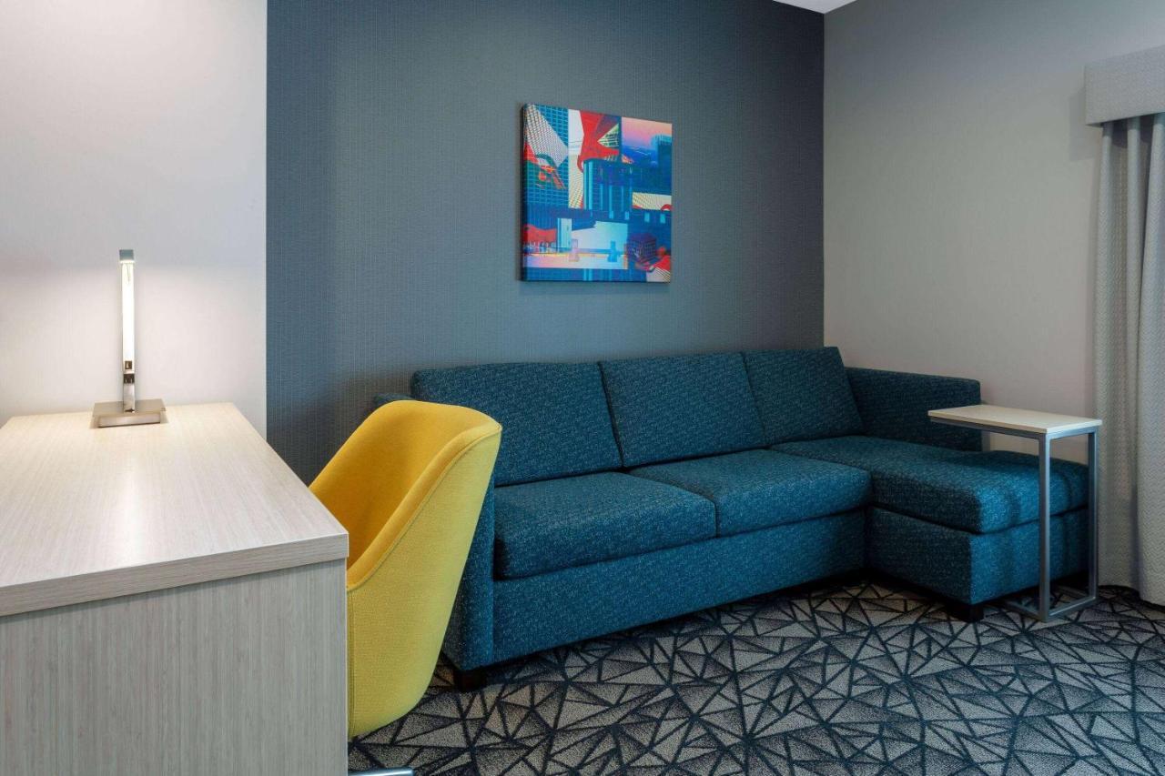 La Quinta Inn & Suites By Wyndham Shorewood Eksteriør billede