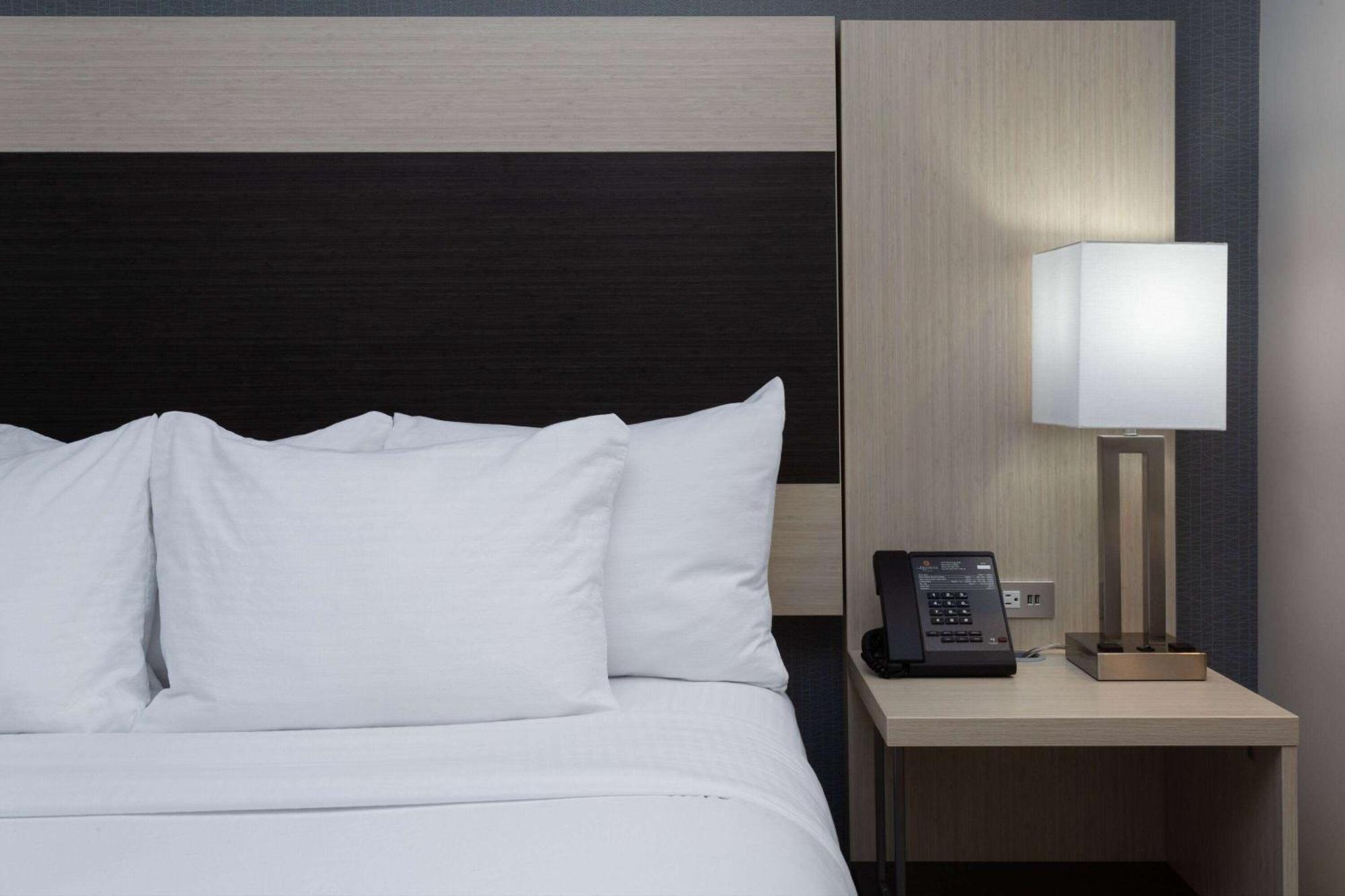 La Quinta Inn & Suites By Wyndham Shorewood Eksteriør billede