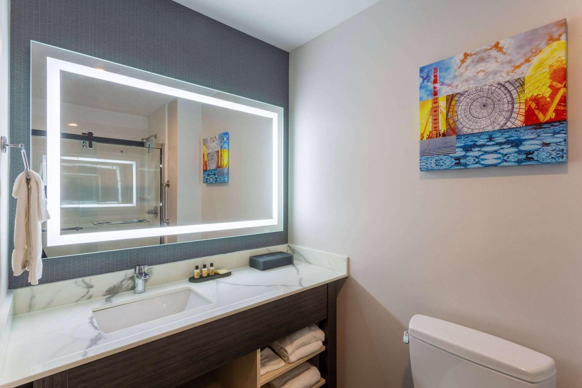 La Quinta Inn & Suites By Wyndham Shorewood Eksteriør billede