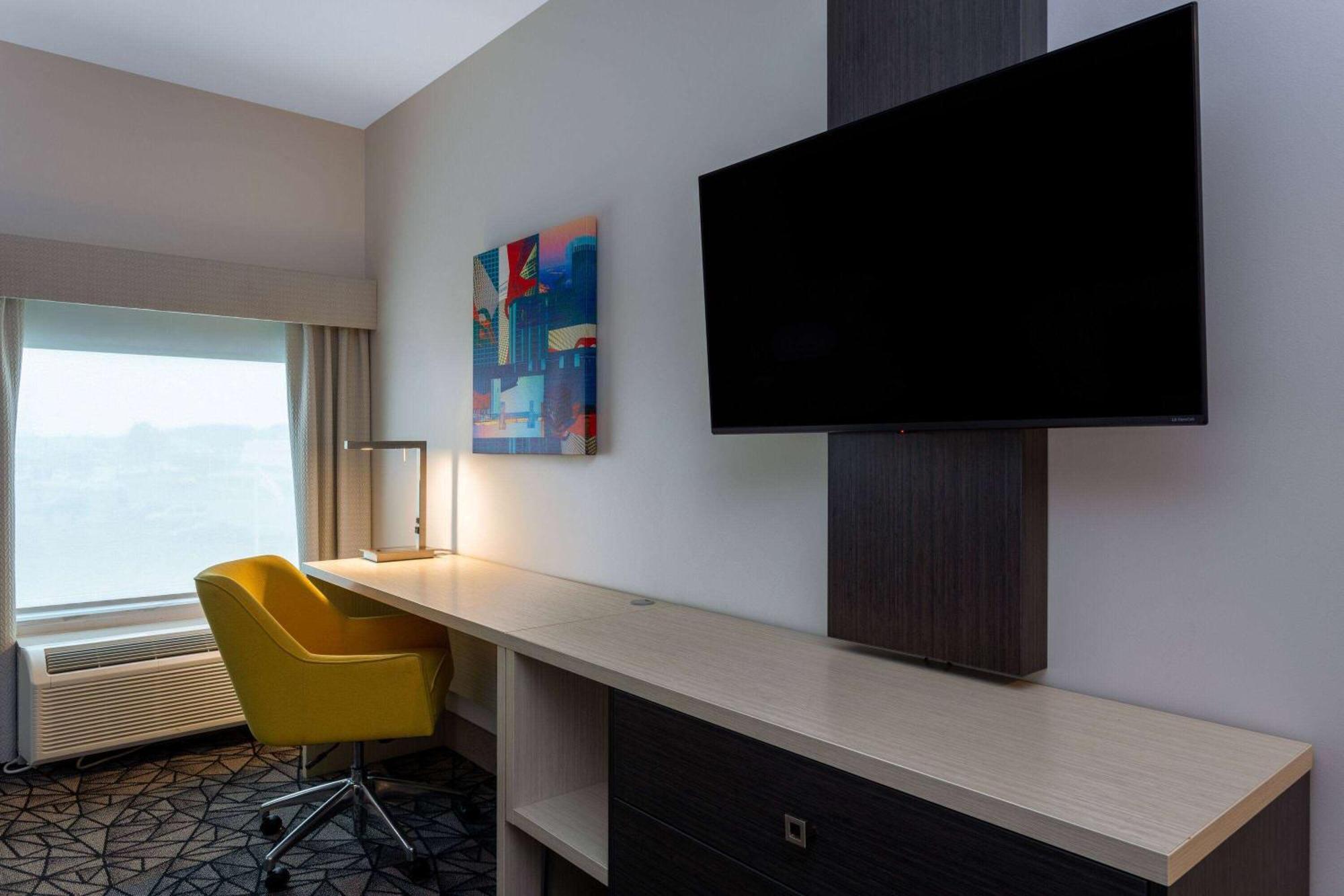 La Quinta Inn & Suites By Wyndham Shorewood Eksteriør billede